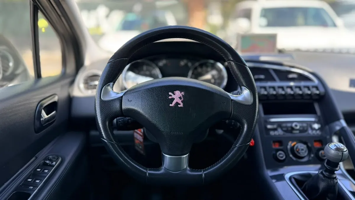 Peugeot 3008 1.6 Allure Blue-Hdi Diesel 4x2 120hp Mt 5p año 2015