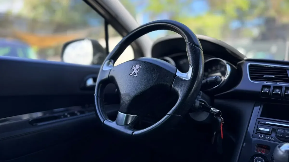 Peugeot 3008 1.6 Allure Blue-Hdi Diesel 4x2 120hp Mt 5p año 2015