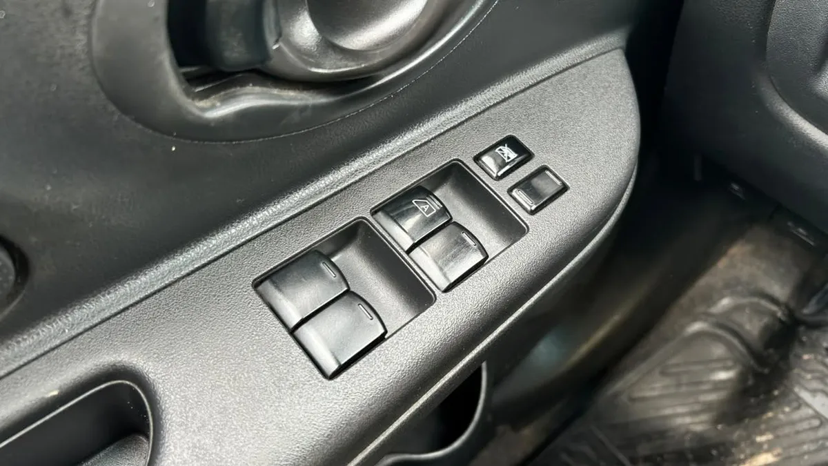 Nissan March Active 1.6 Mt año 2017