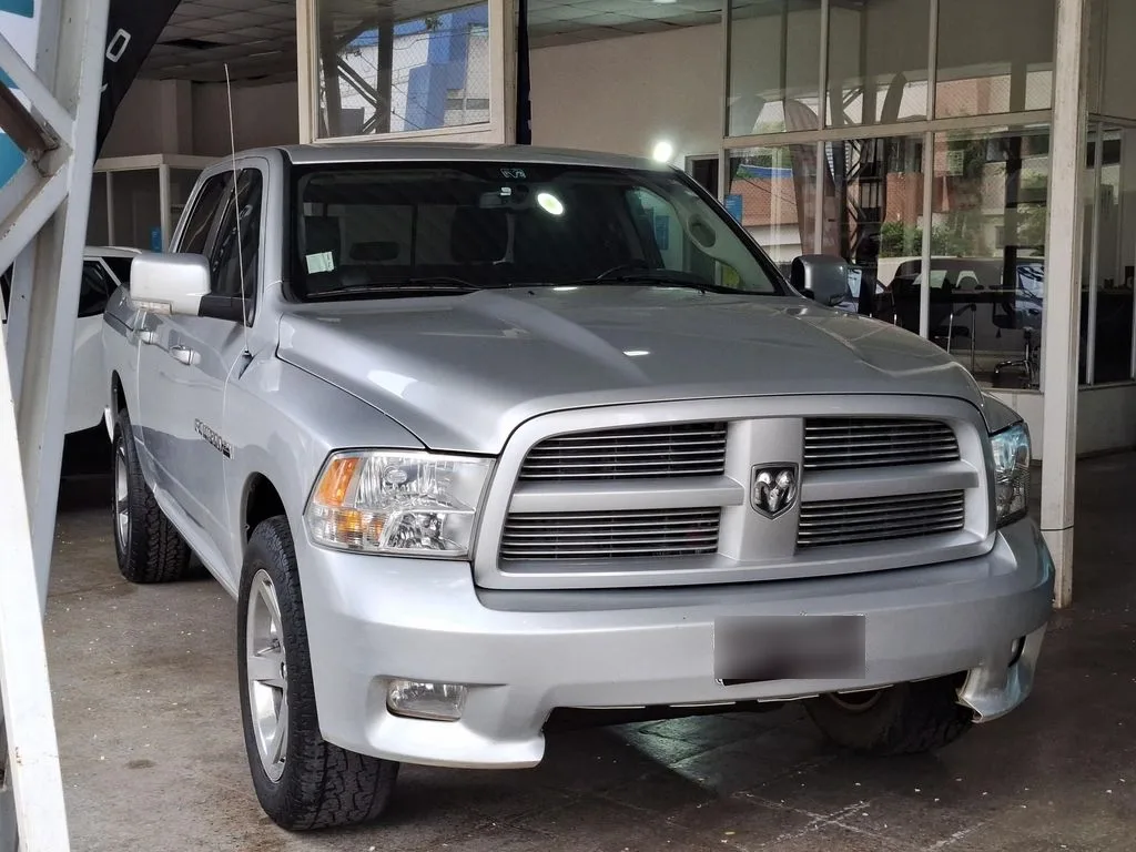 Dodge Ram 1500 4x4 5.7 año 2011