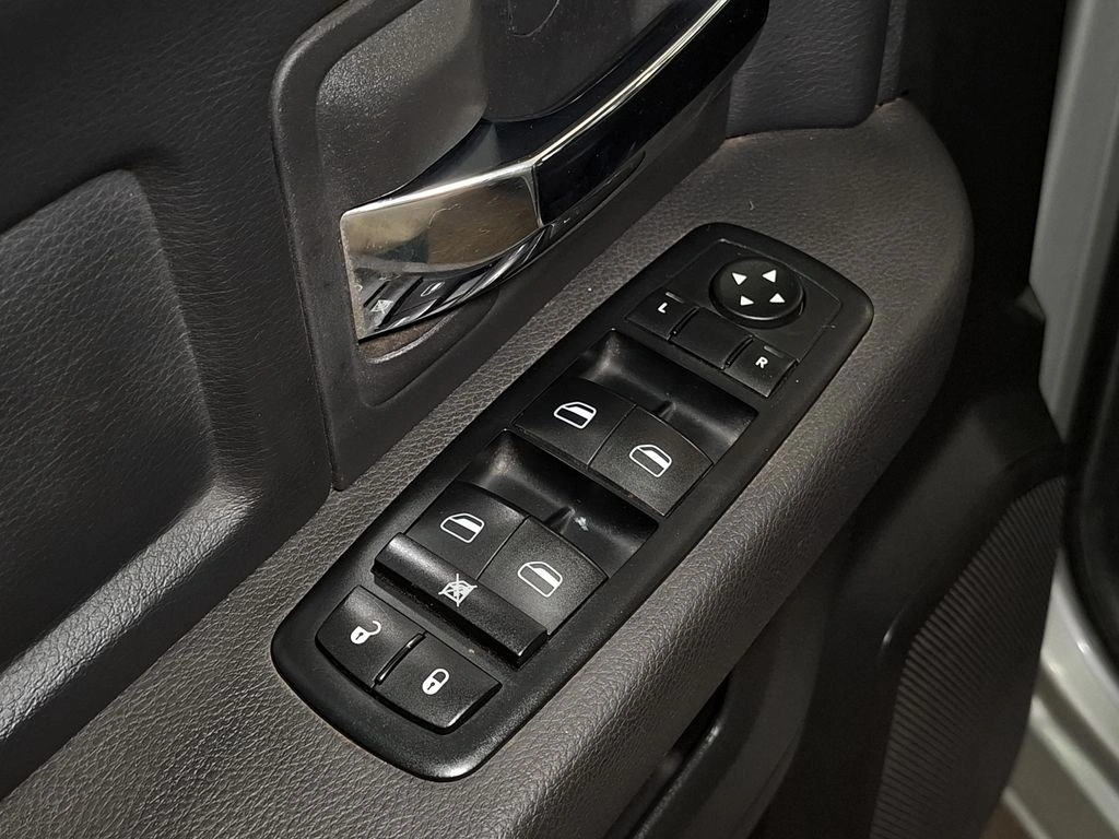 Dodge Ram 1500 4x4 5.7 año 2011