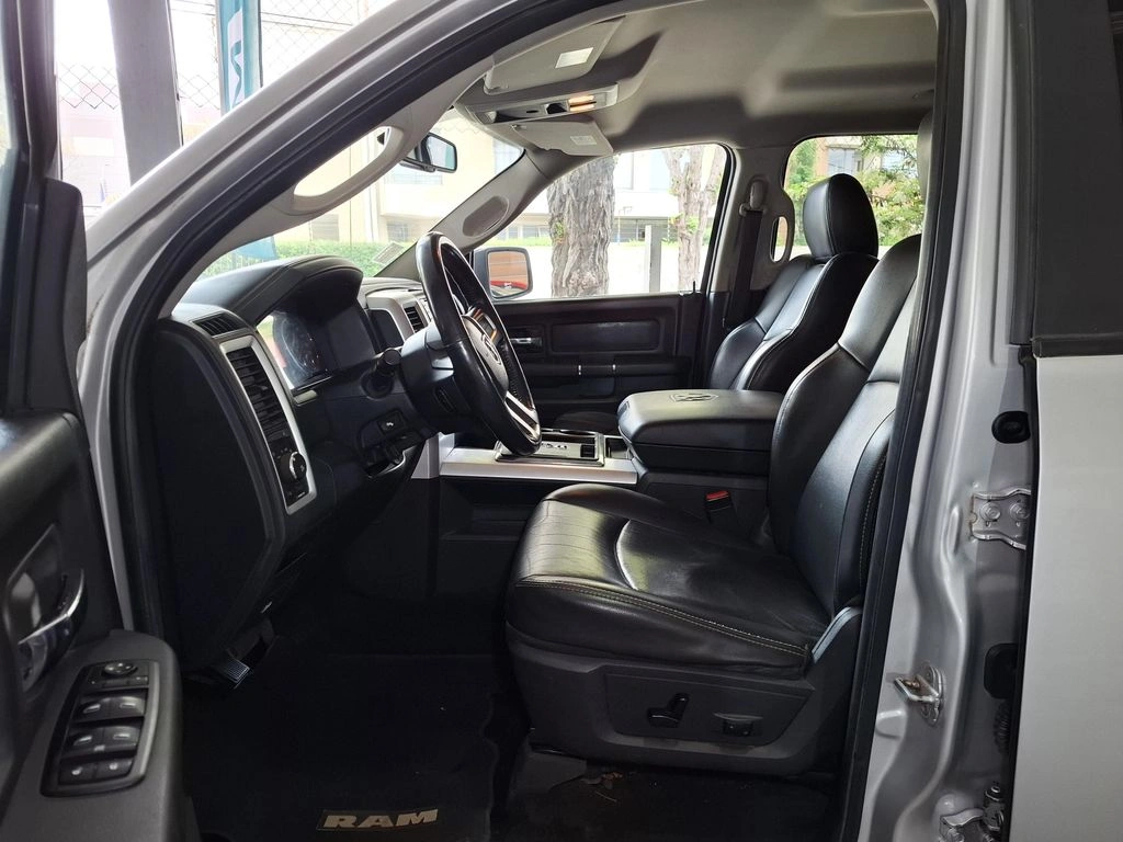 Dodge Ram 1500 4x4 5.7 año 2011