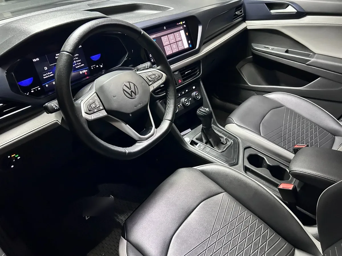 VOLKSWAGEN TAOS  año 2023