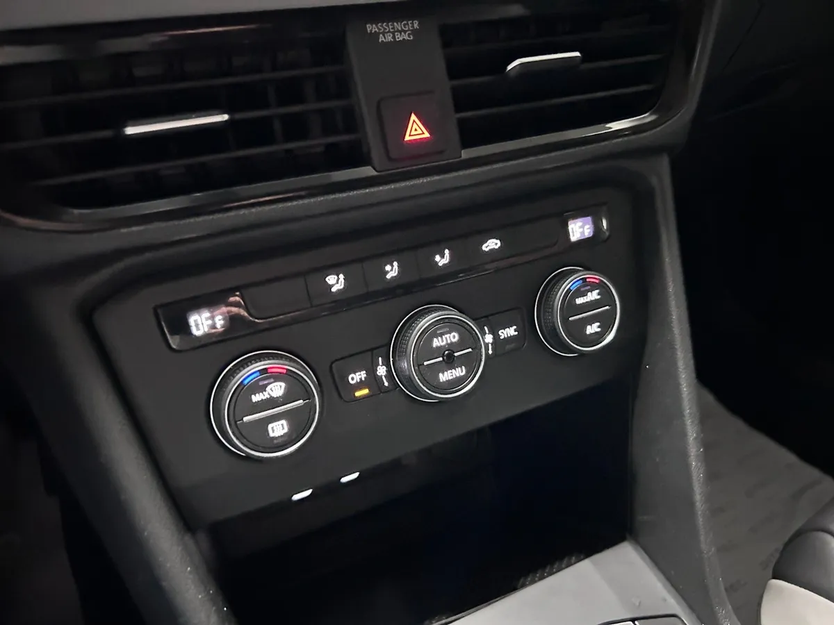 VOLKSWAGEN TAOS  año 2023