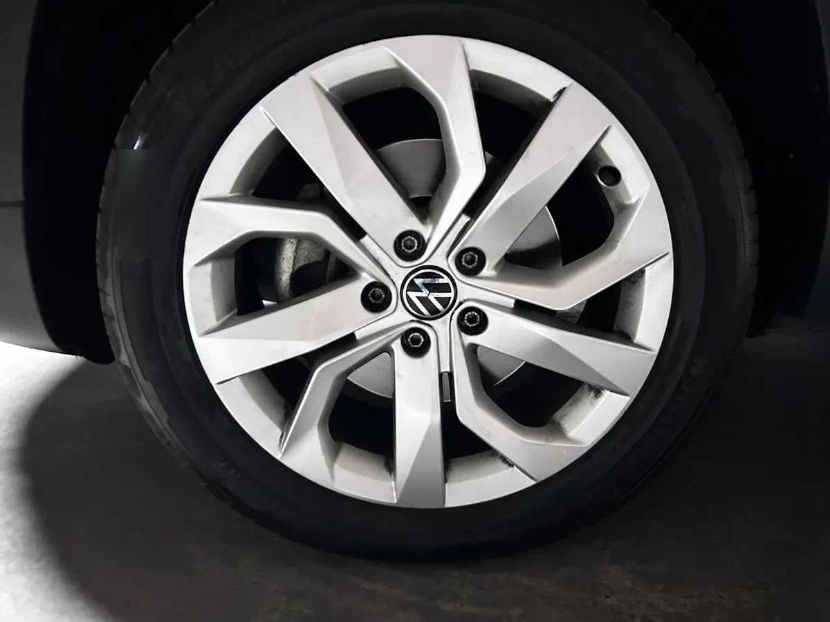 VOLKSWAGEN TAOS  año 2023