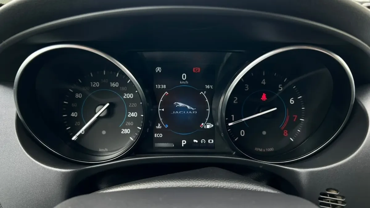 Jaguar Xe 2.0 año 2018