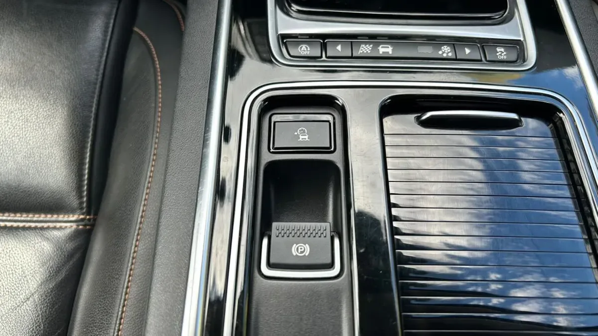 Jaguar Xe 2.0 año 2018