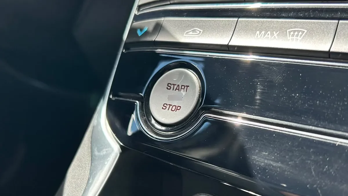 Jaguar Xe 2.0 año 2018