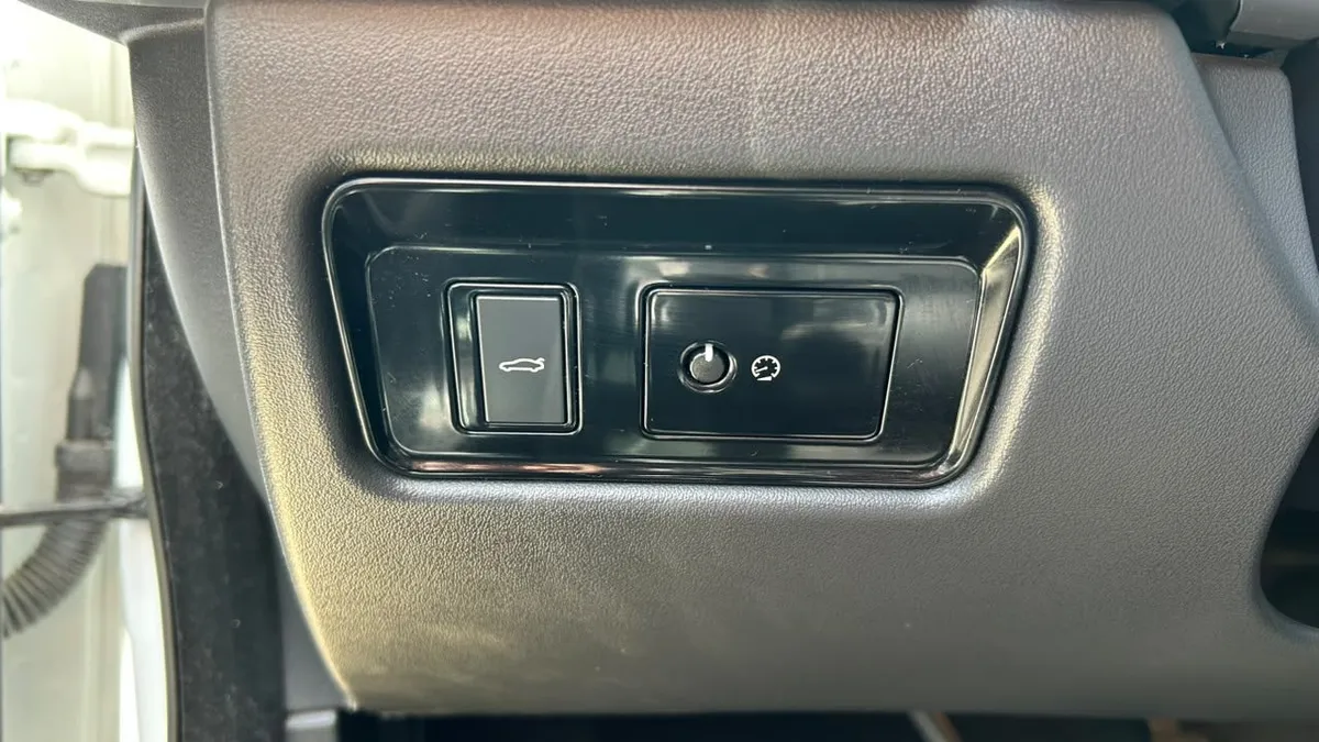 Jaguar Xe 2.0 año 2018