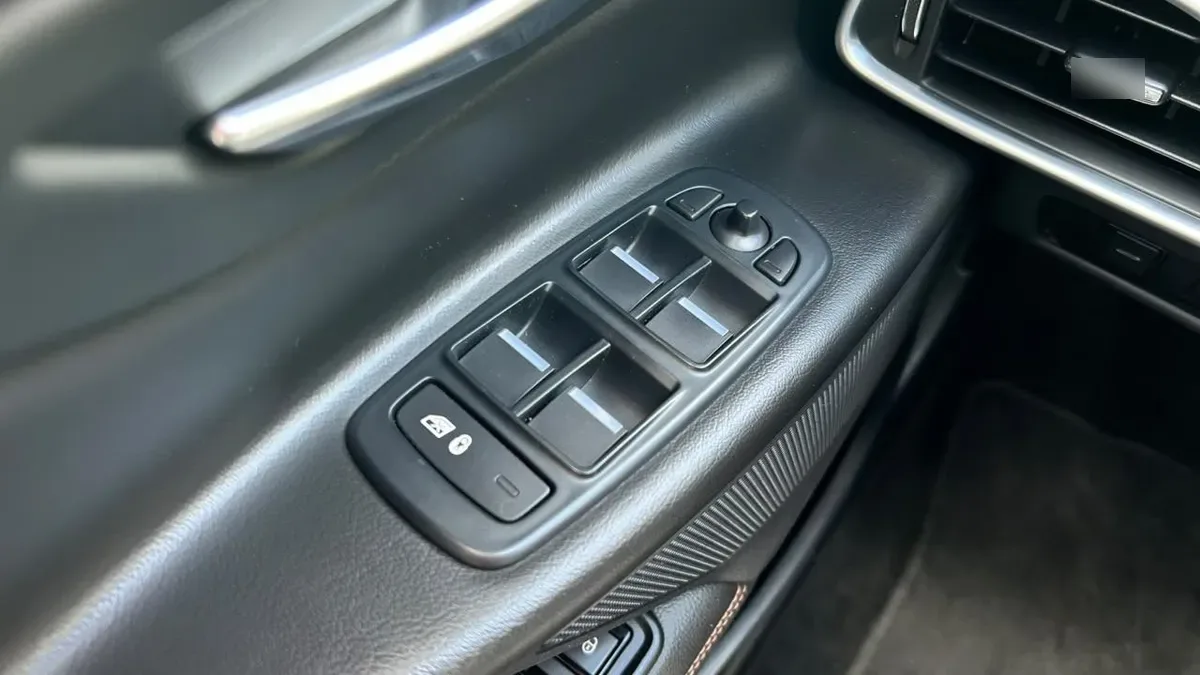 Jaguar Xe 2.0 año 2018