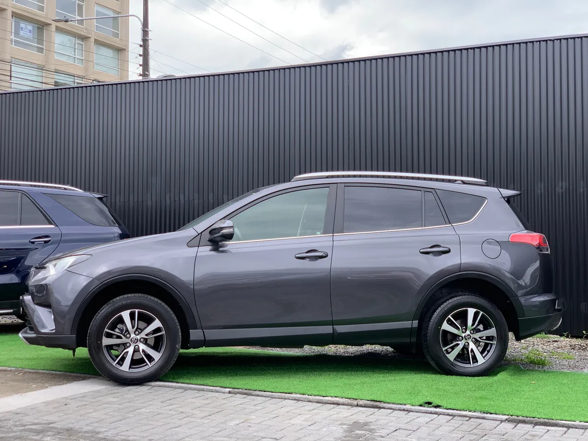 TOYOTA RAV4 2.5 Super Lujo At 4x2 año 2016
