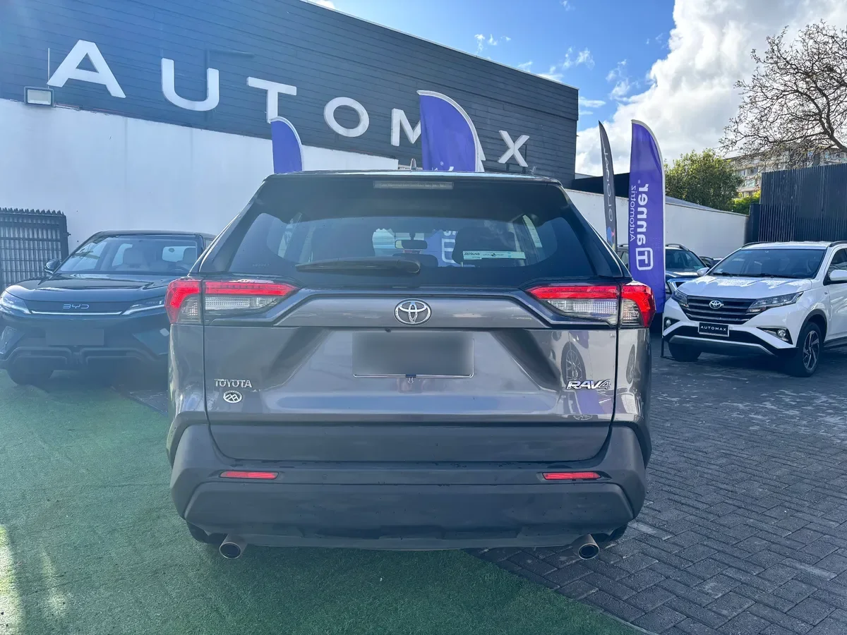 TOYOTA RAV4 2.0 Le Mt año 2022