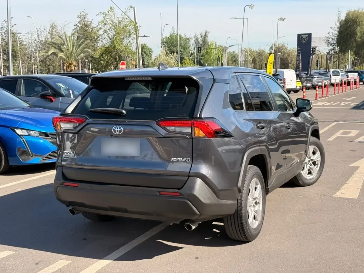 TOYOTA RAV4 2.0 Le At año 2021
