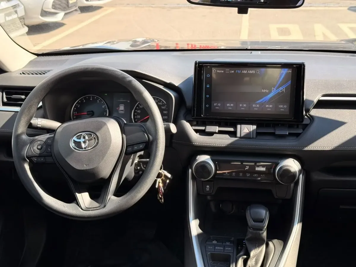 TOYOTA RAV4 2.0 Le At año 2021