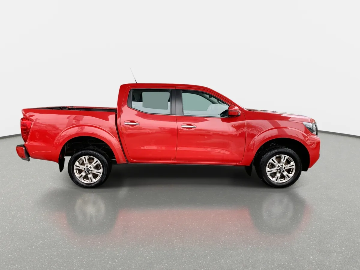 Nissan Navara 2.3d Xe Diesel 4x2 Dob.cab. Mt 4p año 2024