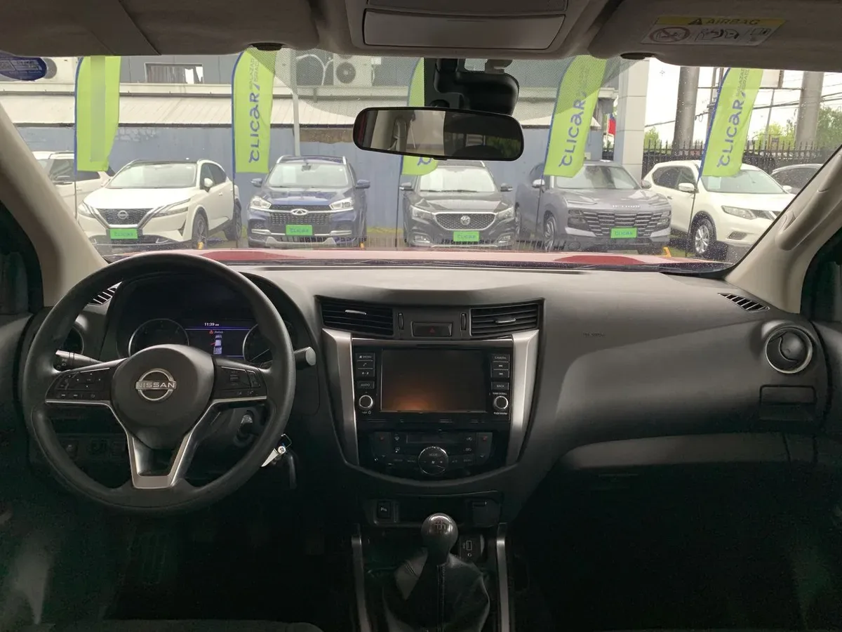 Nissan Navara 2.3d Xe Diesel 4x2 Dob.cab. Mt 4p año 2024