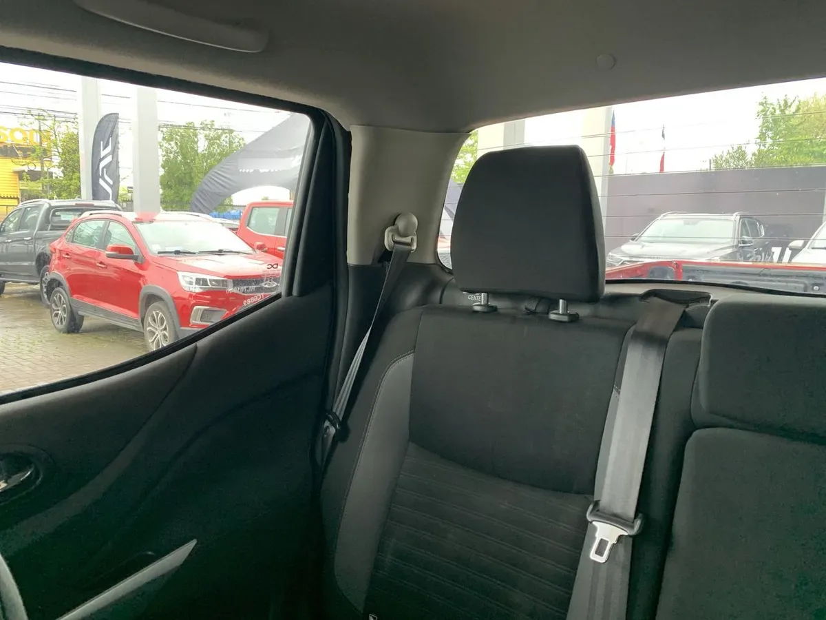Nissan Navara 2.3d Xe Diesel 4x2 Dob.cab. Mt 4p año 2024