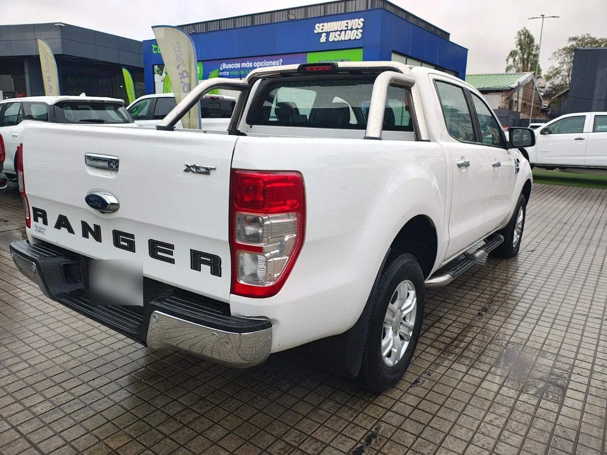 Ford Ranger 3.2 Xlt 4x2 Diésel Dob. Cab. Mt 4p año 2022