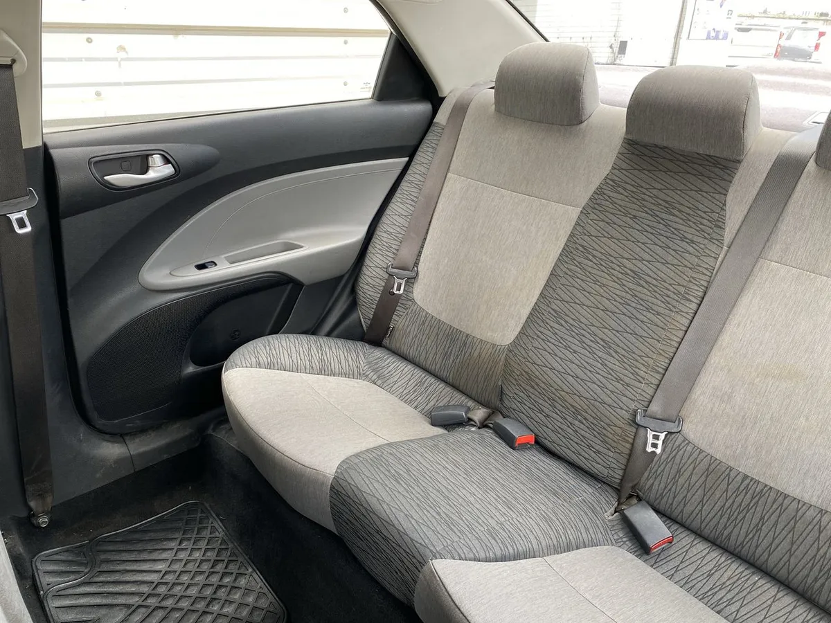 Kia Soluto 1.4 Lx 4x2 Mt 4p año 2022