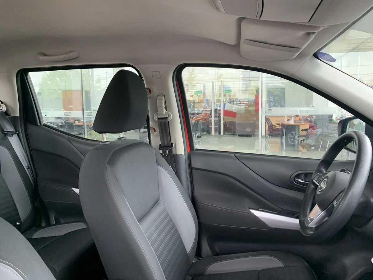 Nissan Navara 2.3d Xe Diesel 4x2 Dob.cab. Mt 4p año 2024