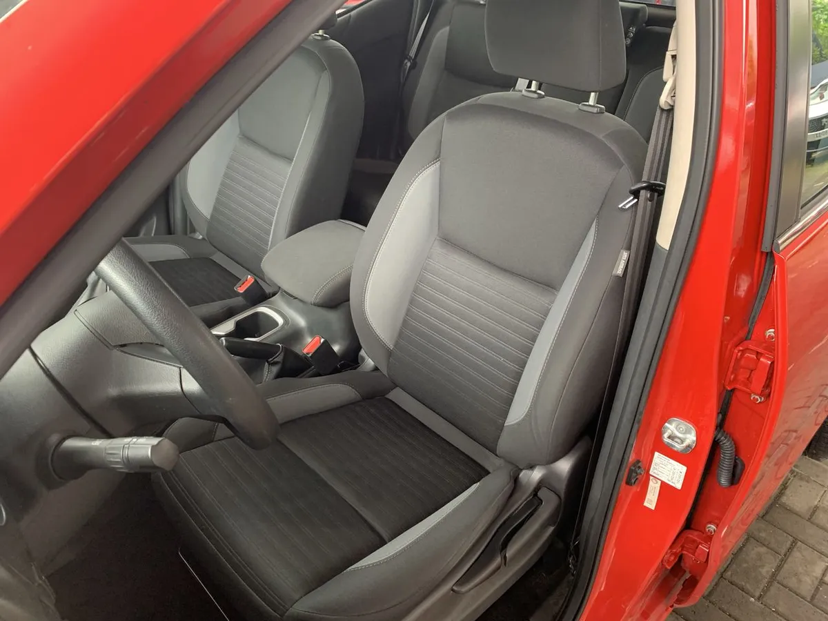 Nissan Navara 2.3d Xe Diesel 4x2 Dob.cab. Mt 4p año 2024