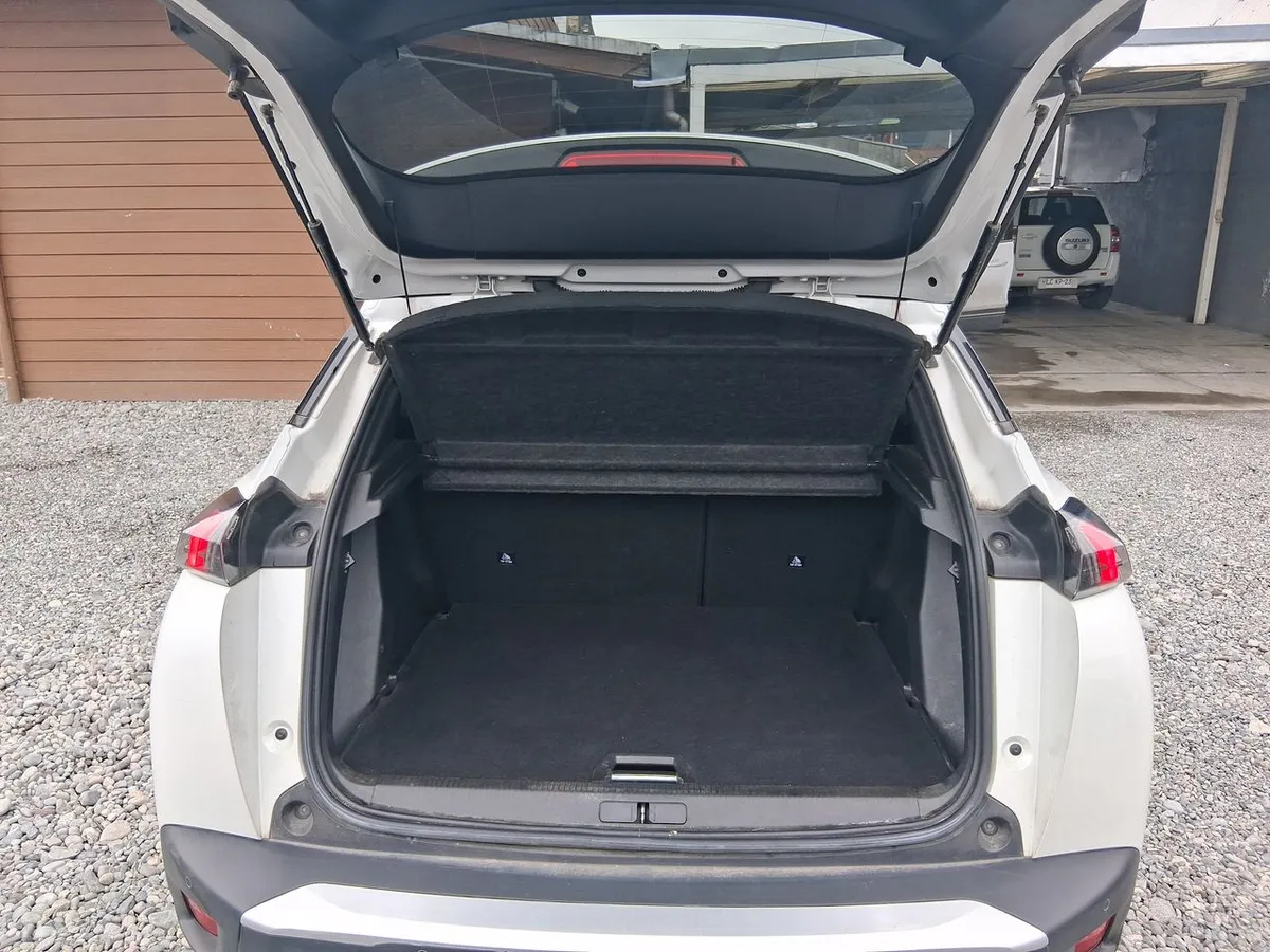 Peugeot 2008 1.2 Allure Puretech 130 4x2 At 5p año 2022