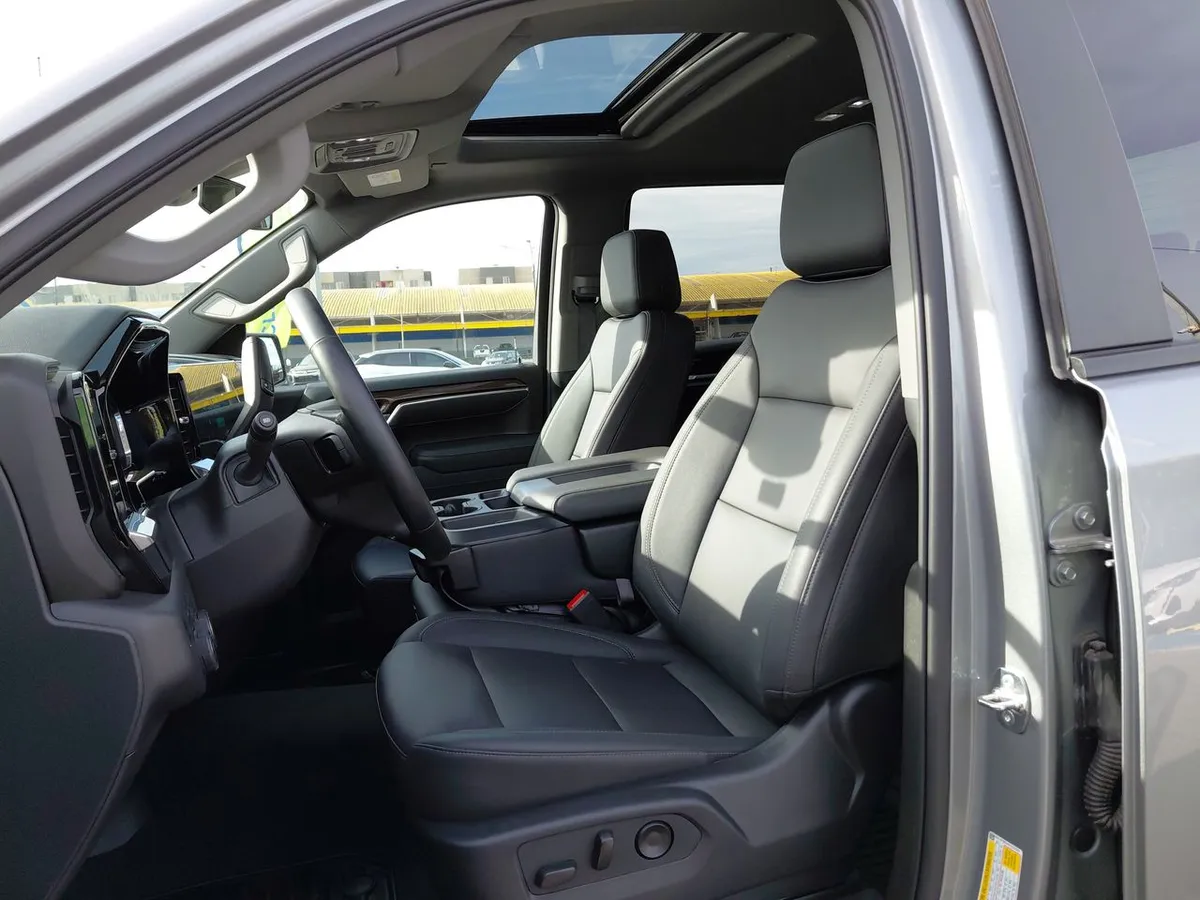 Chevrolet Silverado 5.3 Lt Trail Boss Z71 4x4 At 4p año 2026