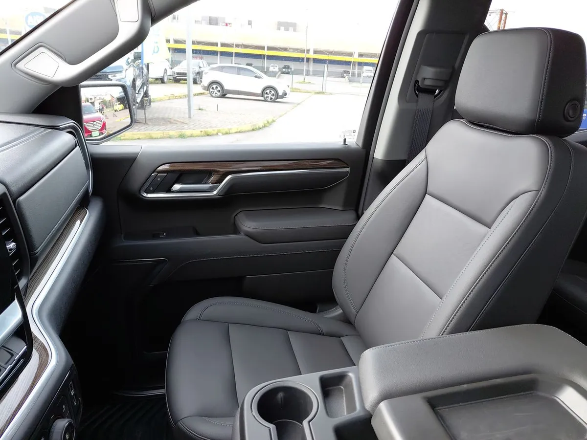 Chevrolet Silverado 5.3 Lt Trail Boss Z71 4x4 At 4p año 2026