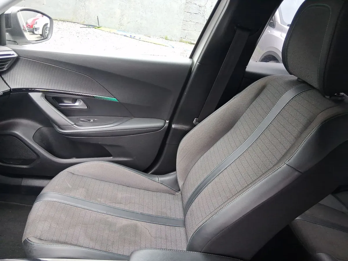 Peugeot 2008 1.2 Allure Puretech 130 4x2 At 5p año 2022