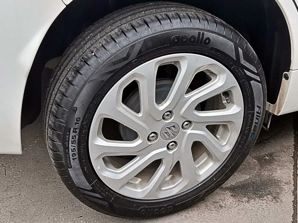 Suzuki Baleno 4x2 1.5 año 2025