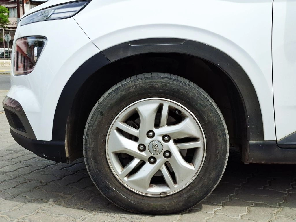 Hyundai Venue 1.6 Qx Value Mt año 2022