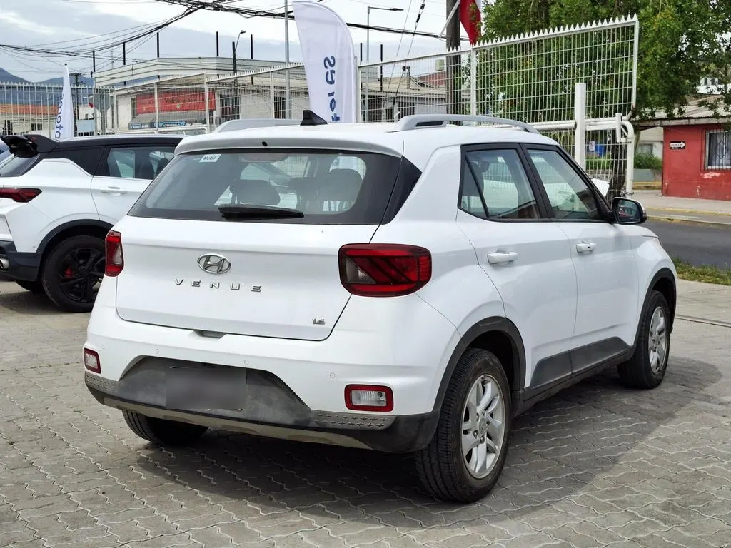 Hyundai Venue 1.6 Qx Value Mt año 2022