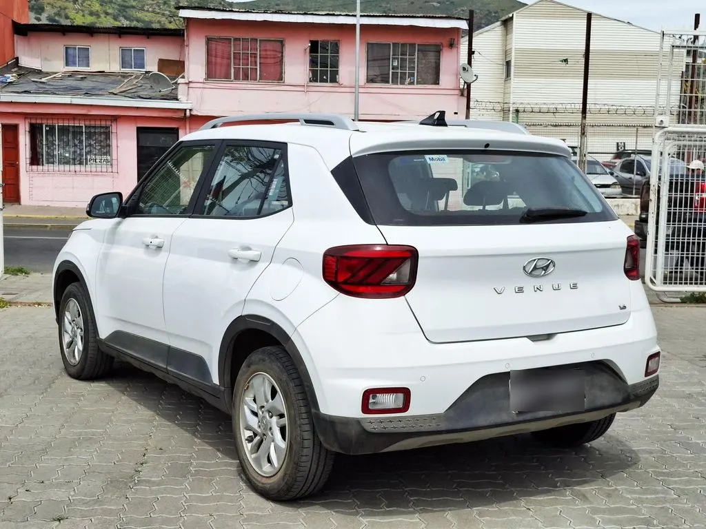Hyundai Venue 1.6 Qx Value Mt año 2022