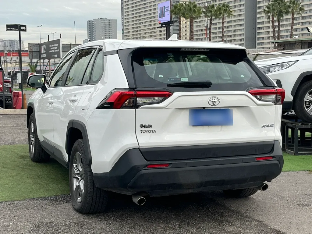 Toyota Rav4 2.0 Le 4x2 Cvt At 5p año 2025