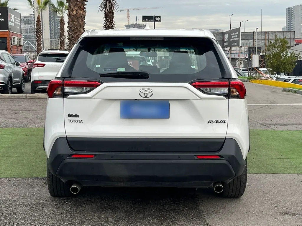 Toyota Rav4 2.0 Le 4x2 Cvt At 5p año 2025
