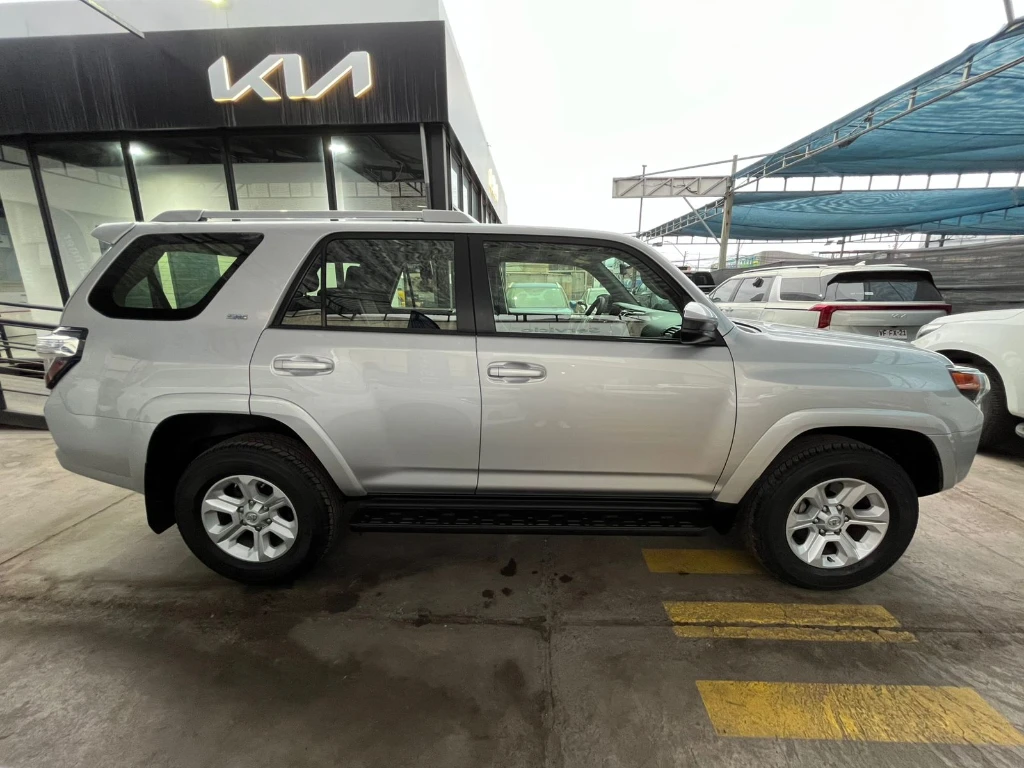 Toyota 4runner 4.0 Sr5 Connected At 4x4 año 2023