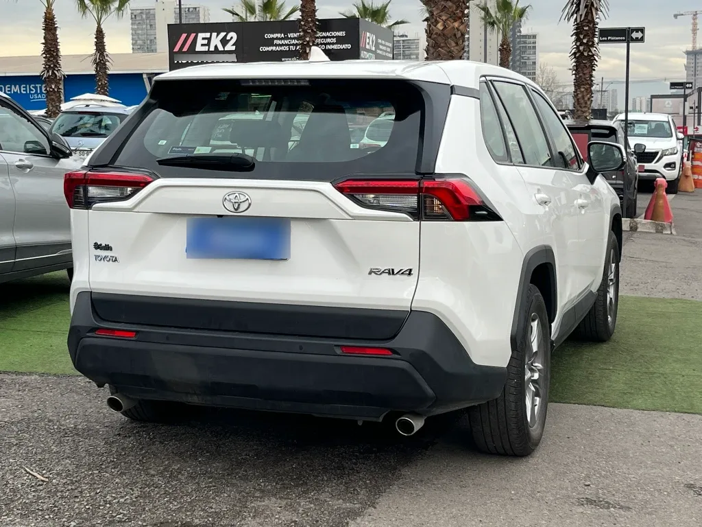 Toyota Rav4 2.0 Le 4x2 Cvt At 5p año 2025