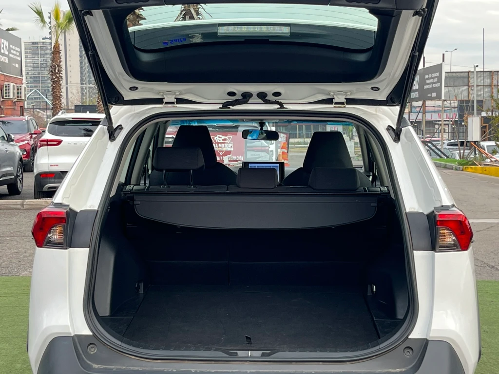 Toyota Rav4 2.0 Le 4x2 Cvt At 5p año 2025