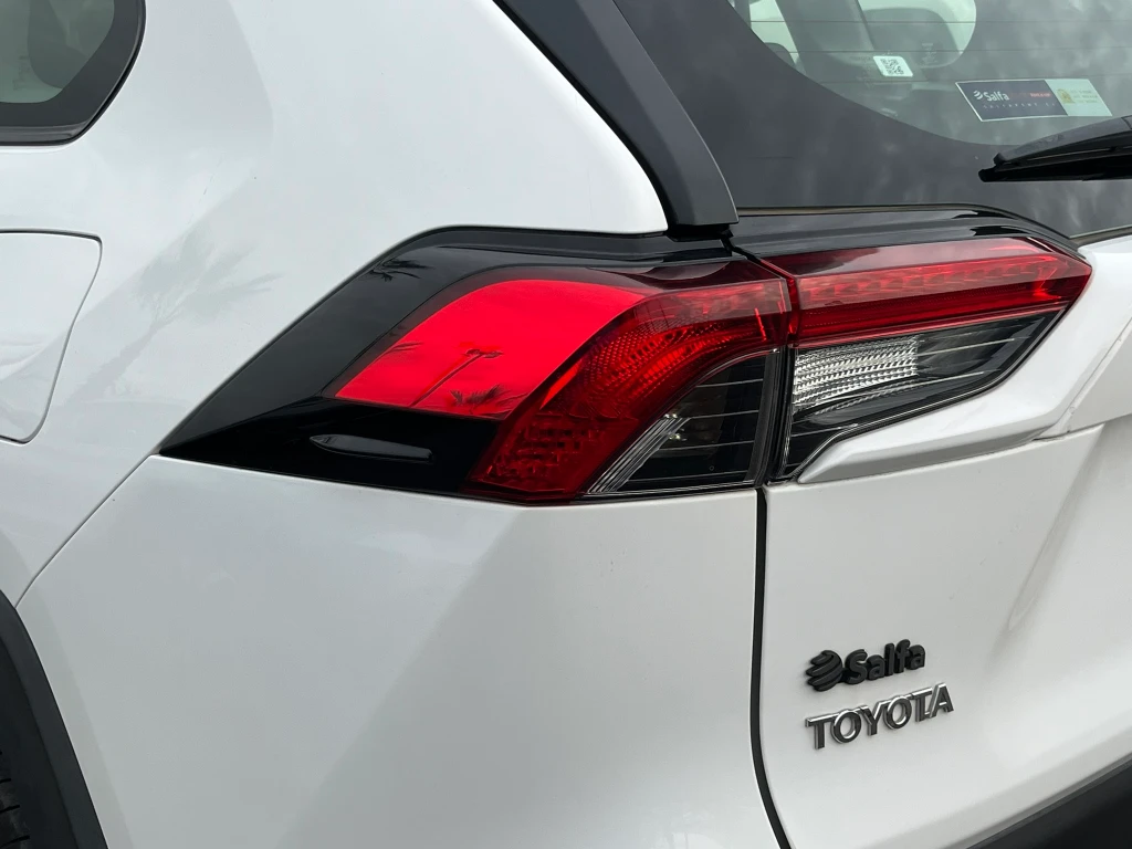 Toyota Rav4 2.0 Le 4x2 Cvt At 5p año 2025