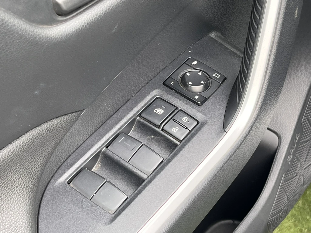 Toyota Rav4 2.0 Le 4x2 Cvt At 5p año 2025