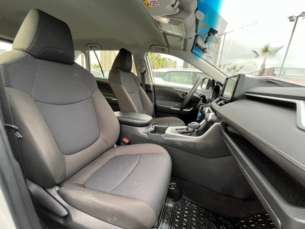 Toyota Rav4 2.0 Le 4x2 Cvt At 5p año 2025