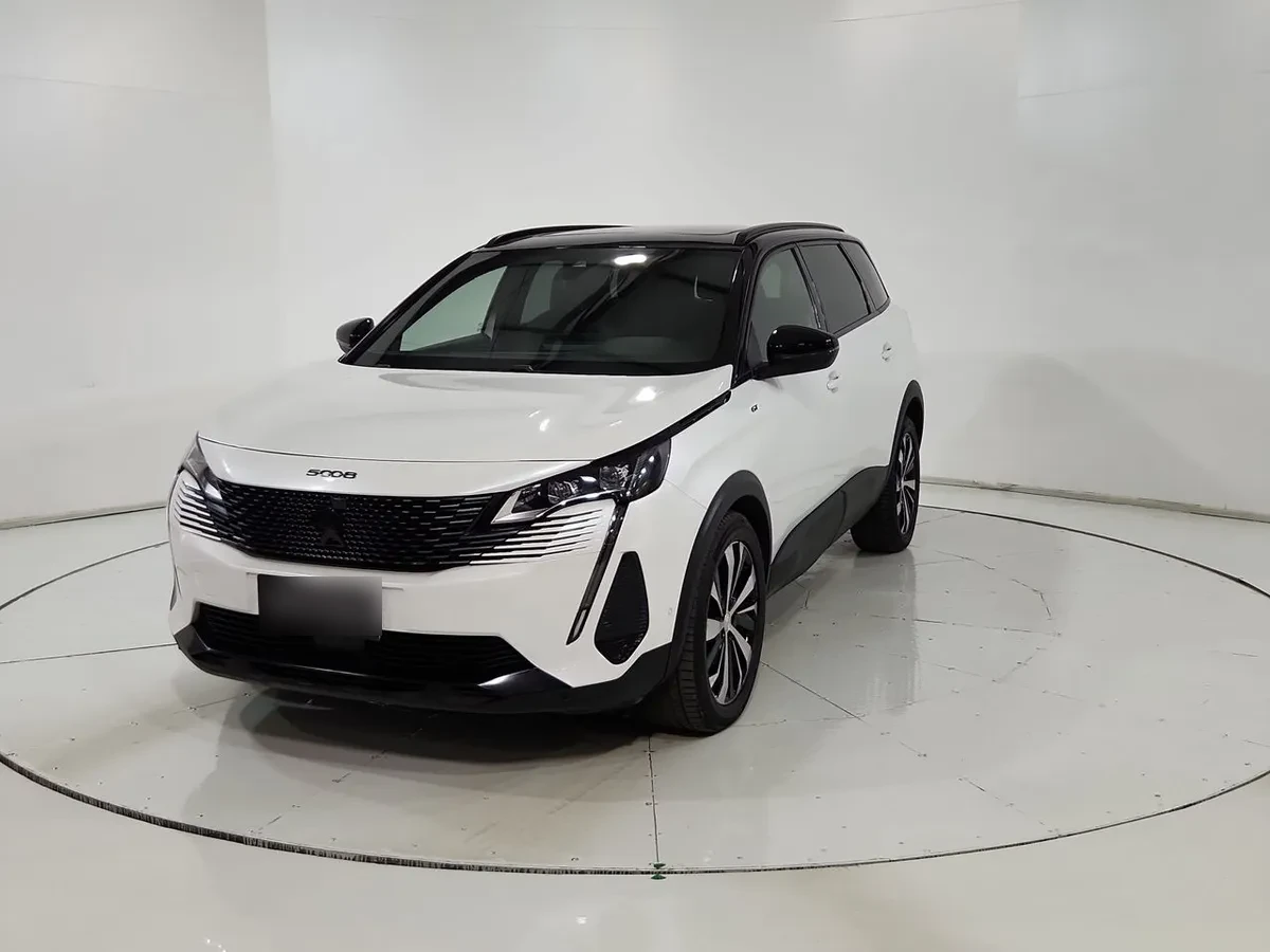 PEUGEOT 5008  año 2024