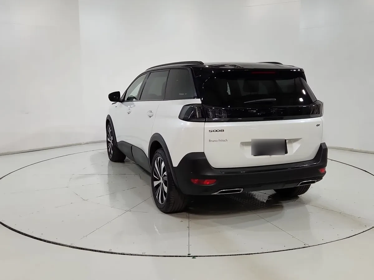 PEUGEOT 5008  año 2024