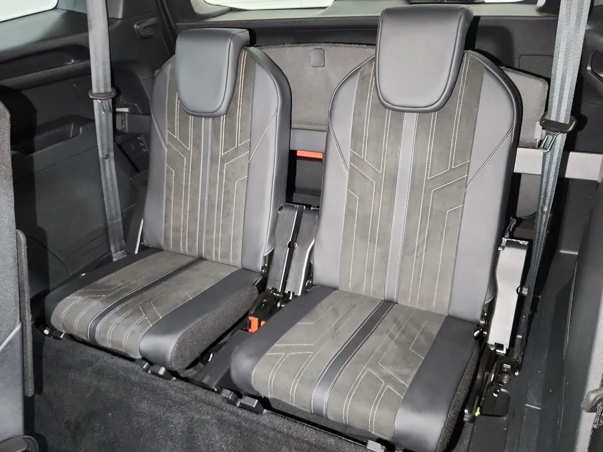 PEUGEOT 5008  año 2024