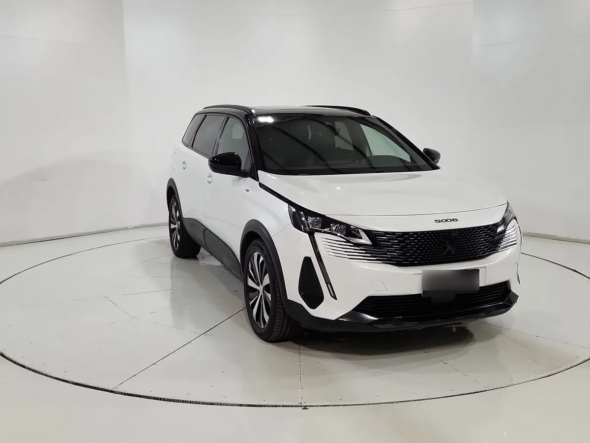 PEUGEOT 5008  año 2024