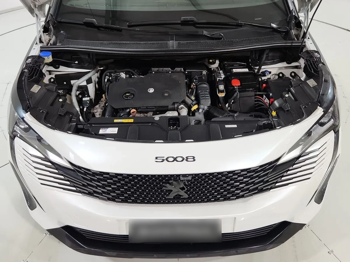 PEUGEOT 5008  año 2024