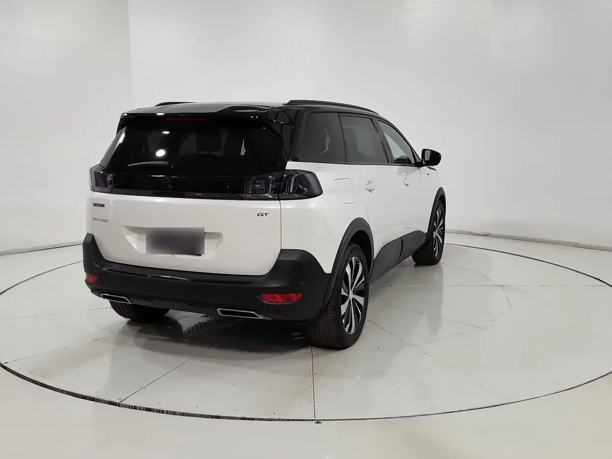 PEUGEOT 5008  año 2024