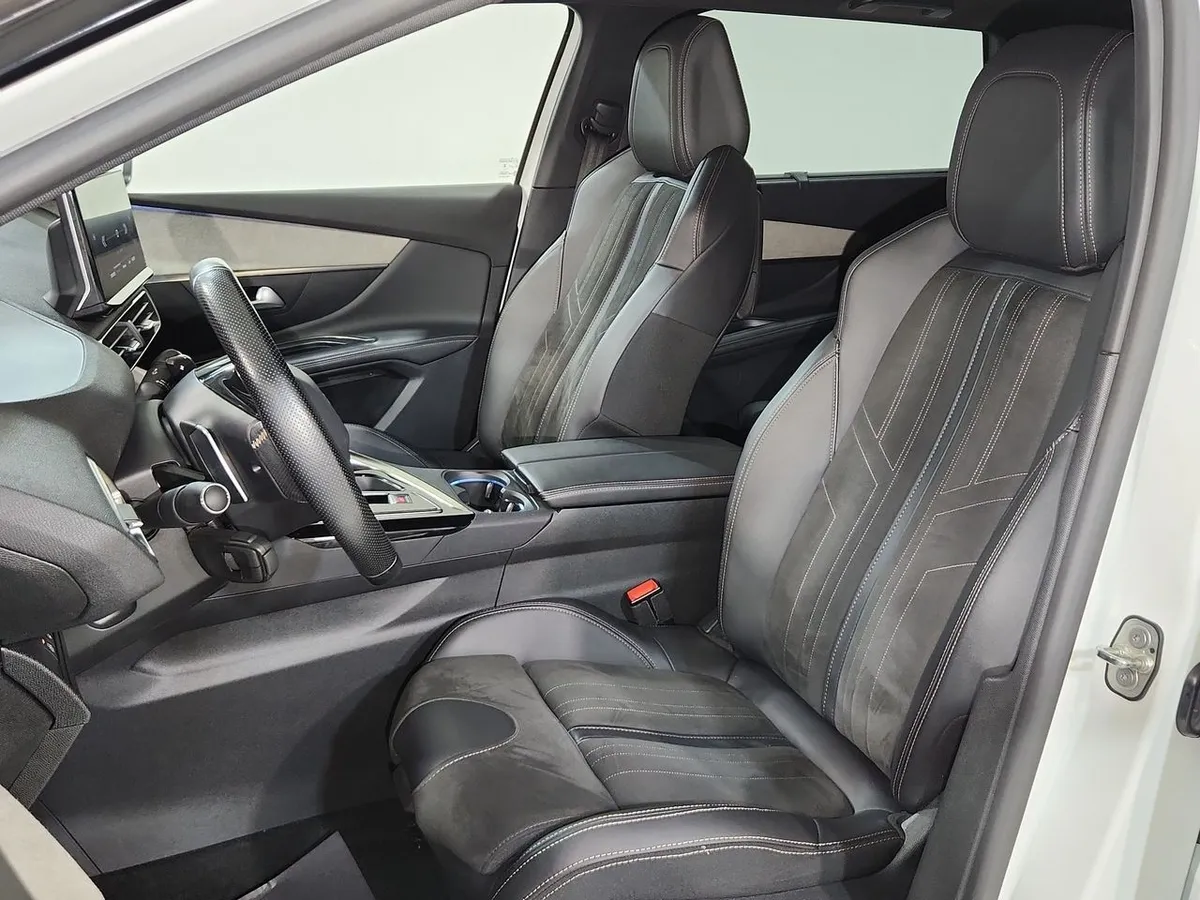 PEUGEOT 5008  año 2024