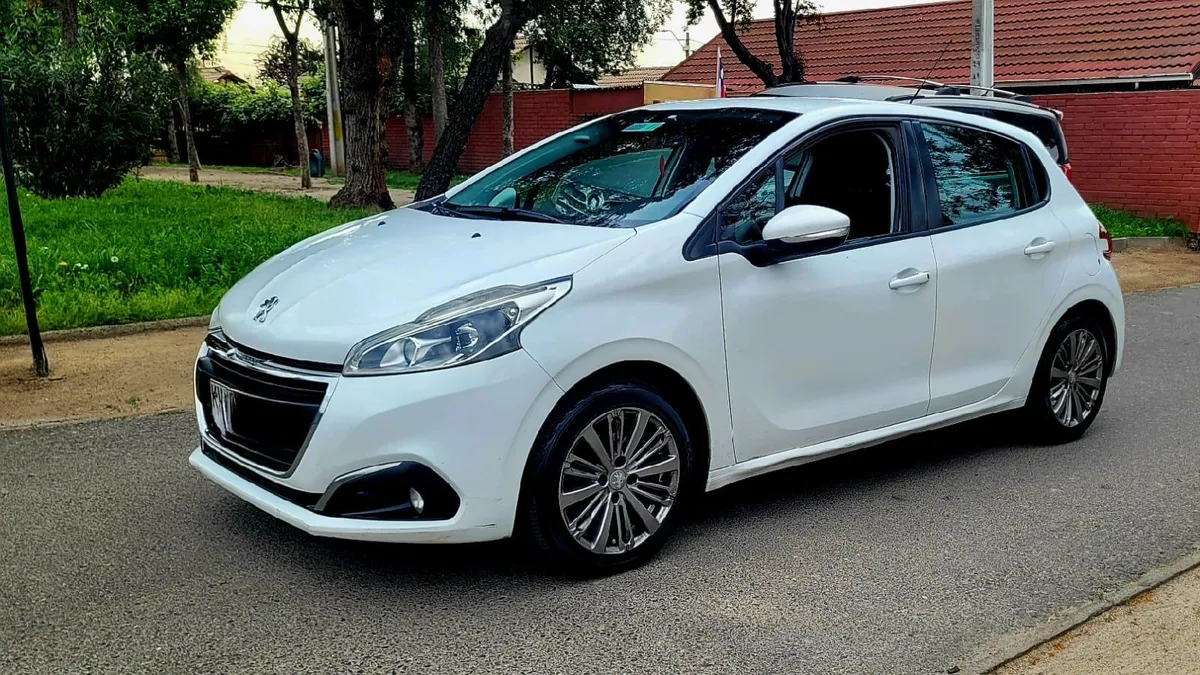 PEUGEOT 208 1.2 Signature Puretech Mt año 2019