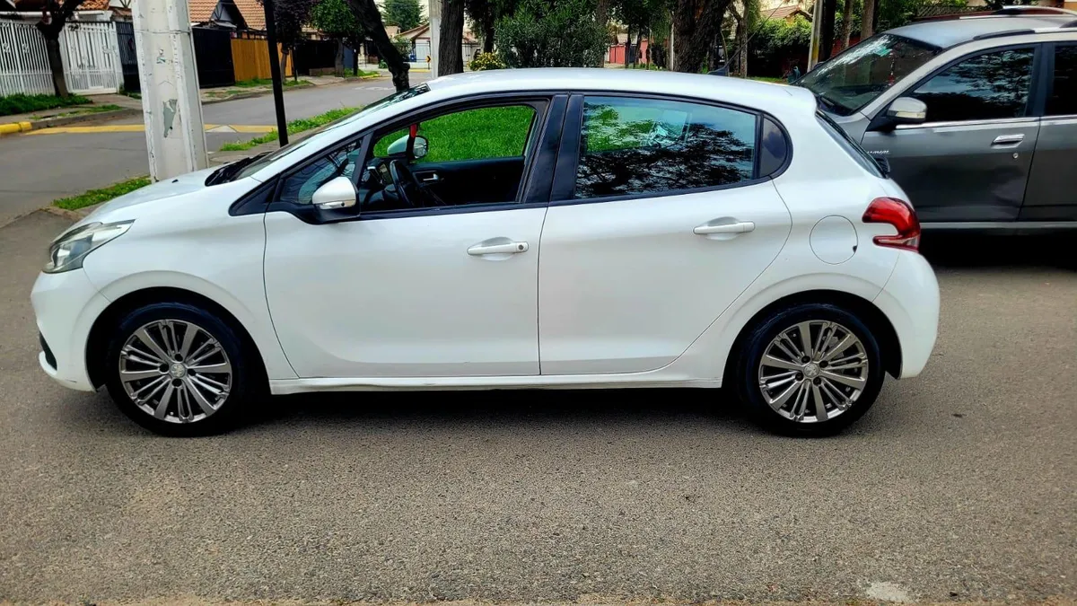 PEUGEOT 208 1.2 Signature Puretech Mt año 2019